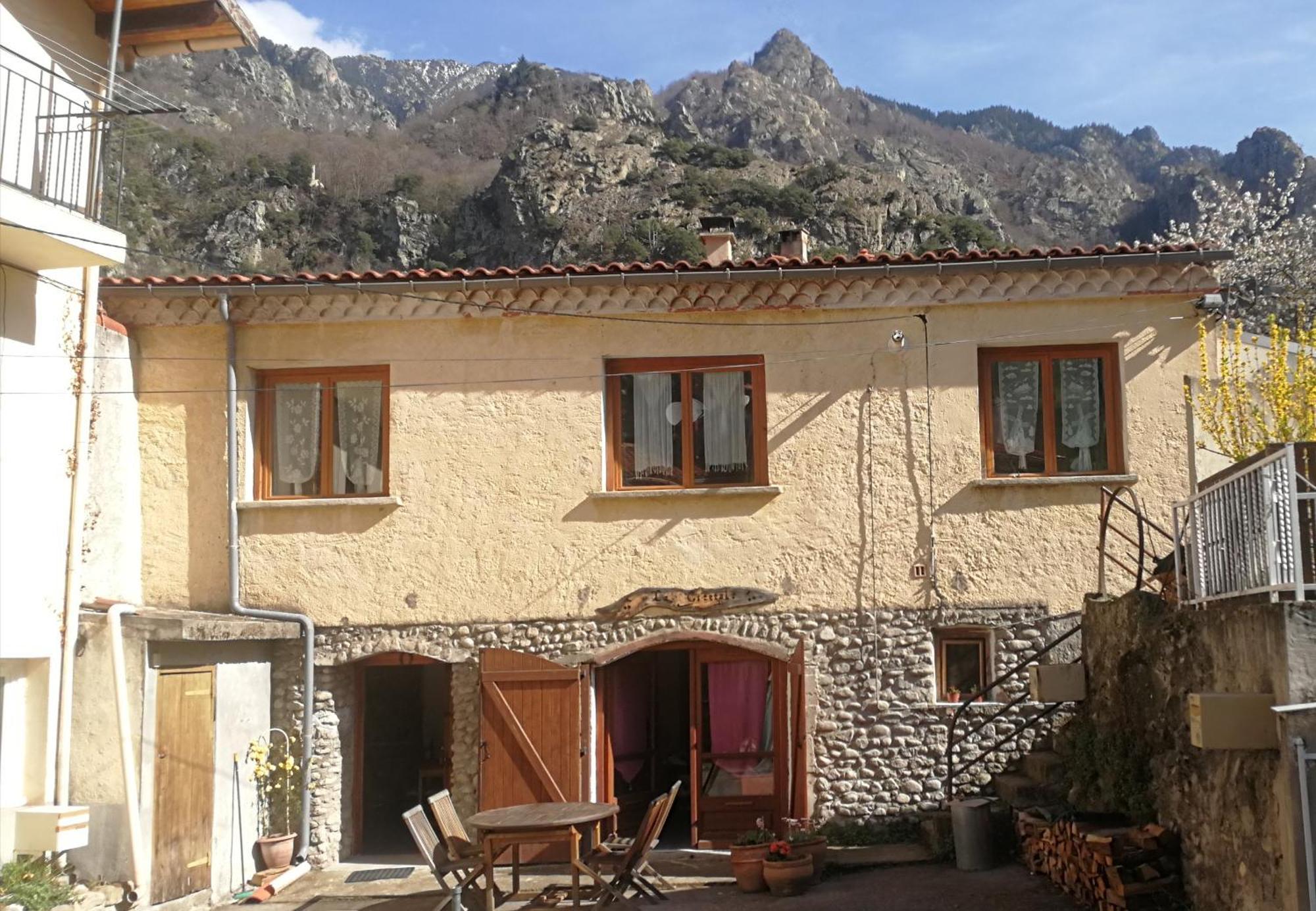 La Cirerole Hotel Casteil Exterior photo